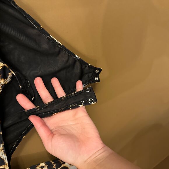 Good American Black Long Sleeve Snap Closure Leopard Print Bodysuit Size 2 - Picture 5 of 5